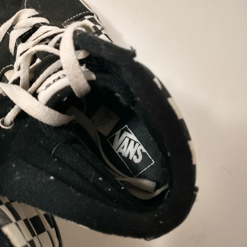 Vans Mens Black and White Checkered Hightop Sneakers, Euro‎ Size 38, Punk